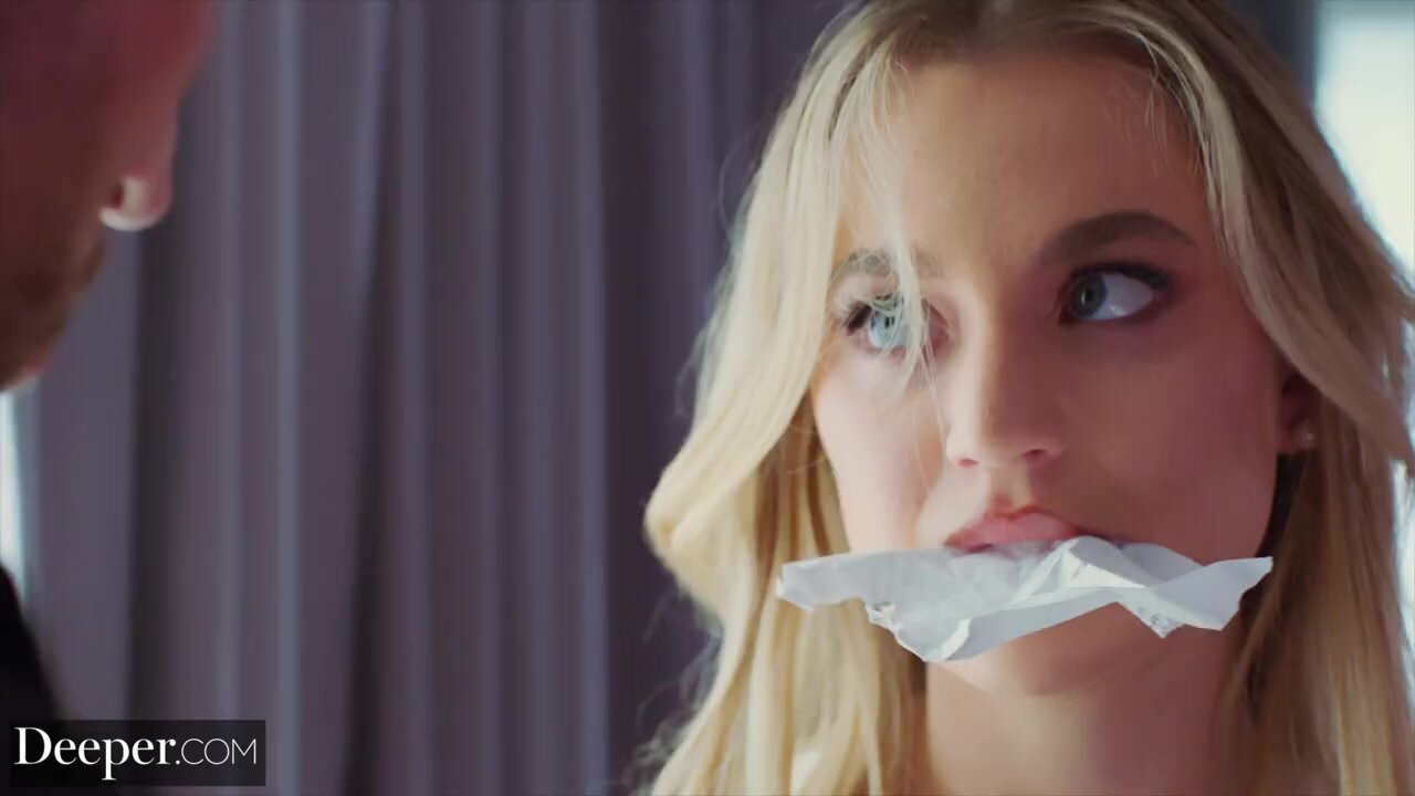 华丽的曲线布莱克被打屁股和狠狠地操