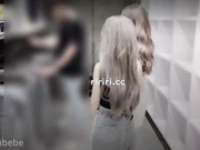 本次新片是跟兄弟档粉丝合拍的4P实录唷 接被粉丝扛起来顶到火车翻覆 不换套就拔出来继续插下个主播